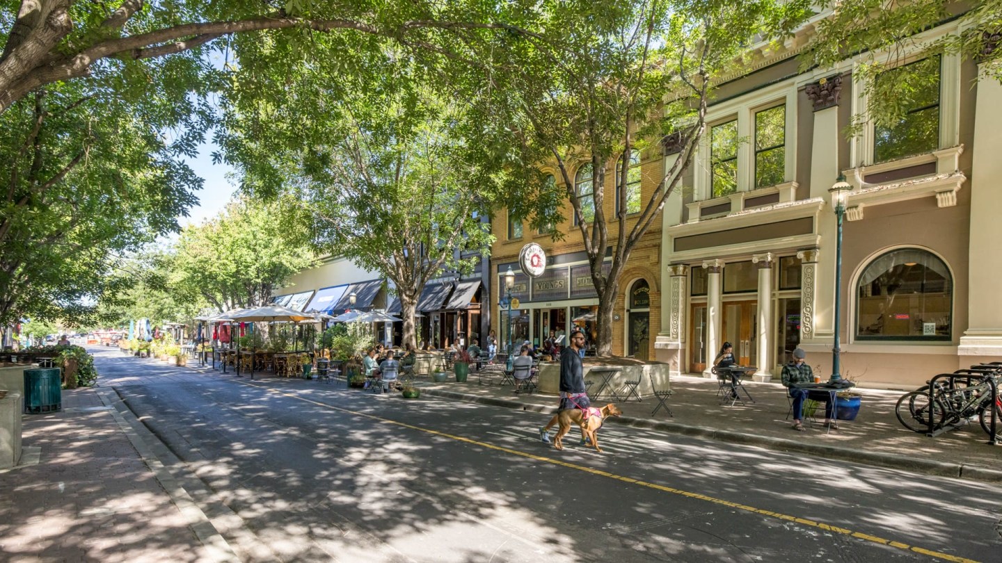 Avenue Two Image 36