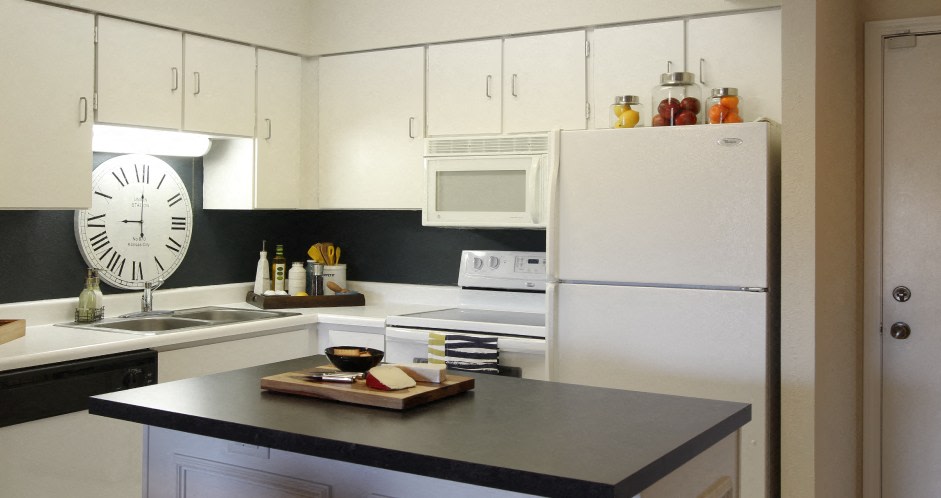 Embassy Park Apartments Image 1