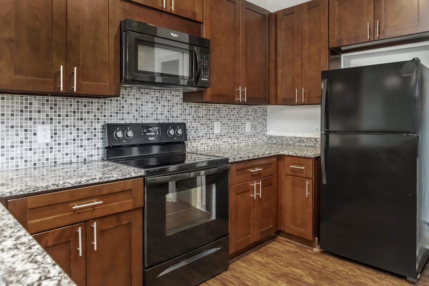 1810 Belcourt Image 27