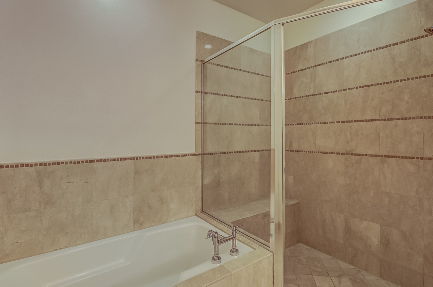 Axis 2300 Image 108