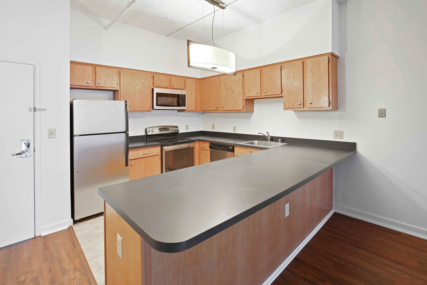 222 Saratoga Apartments Image 10