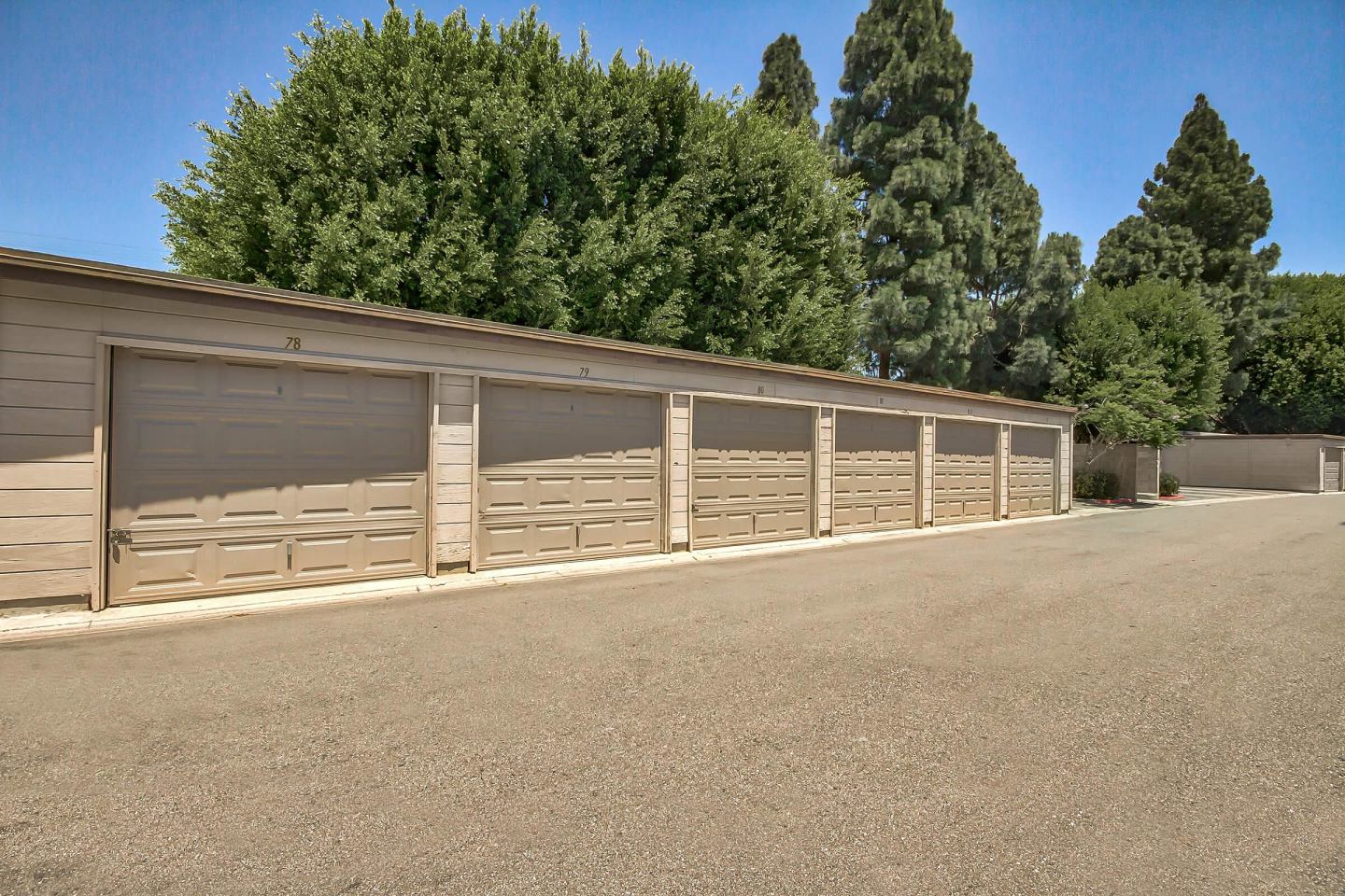 Huntington Lakes Apartments Image 17