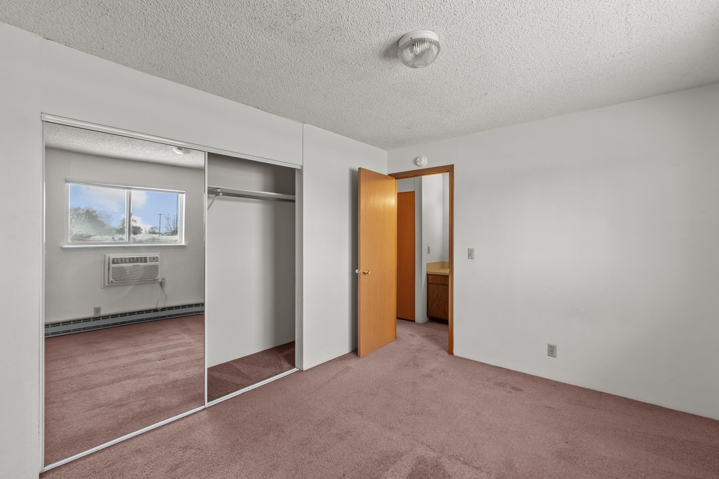 Creekside Apartments Image 32