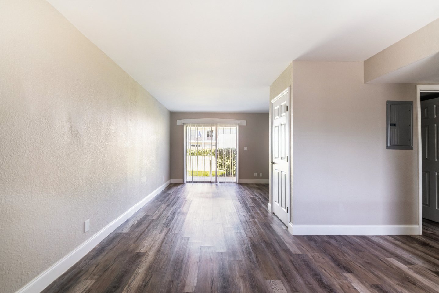 Palm Cove Apartments Image 3