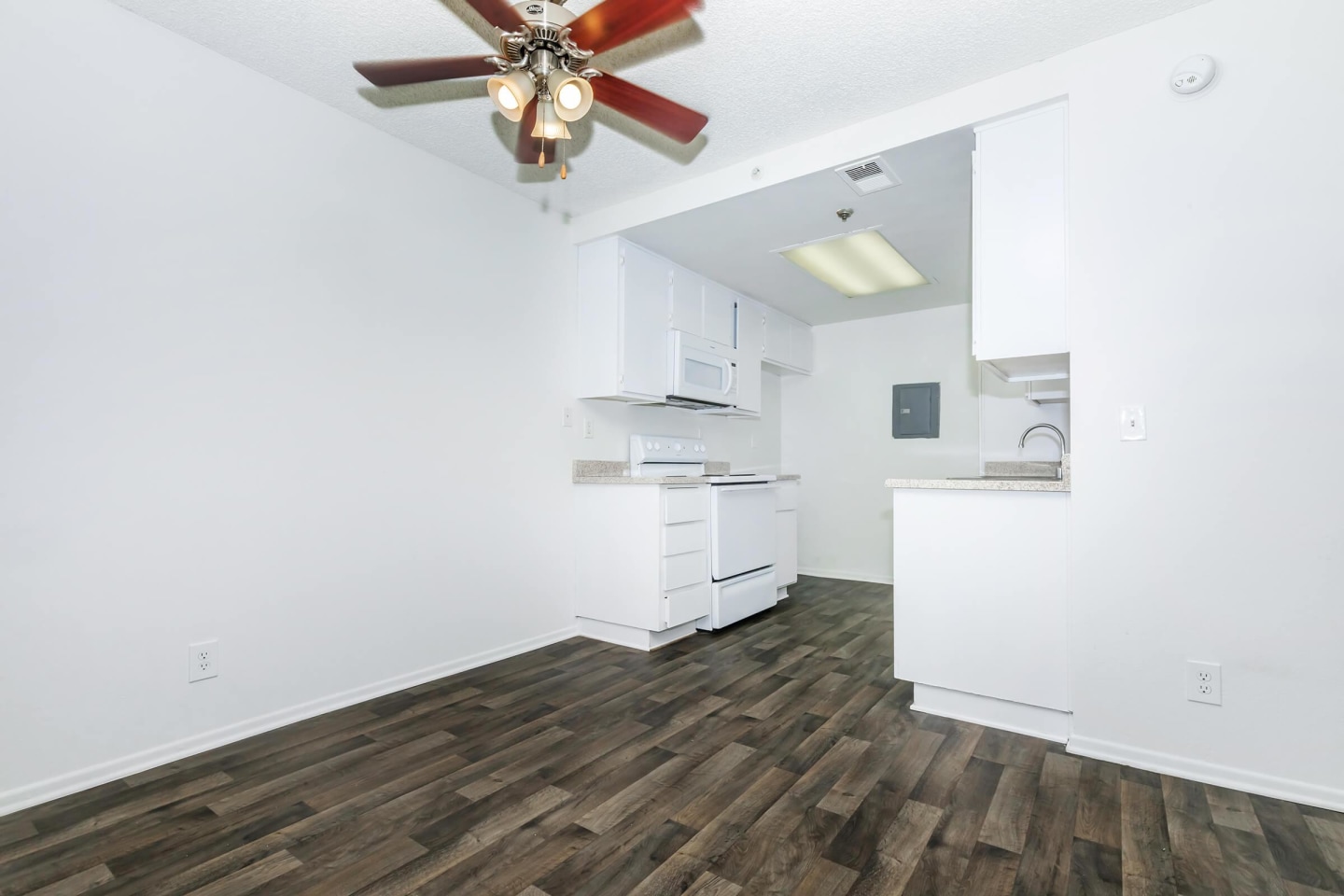 Pinecrest Apartment Homes Image 28
