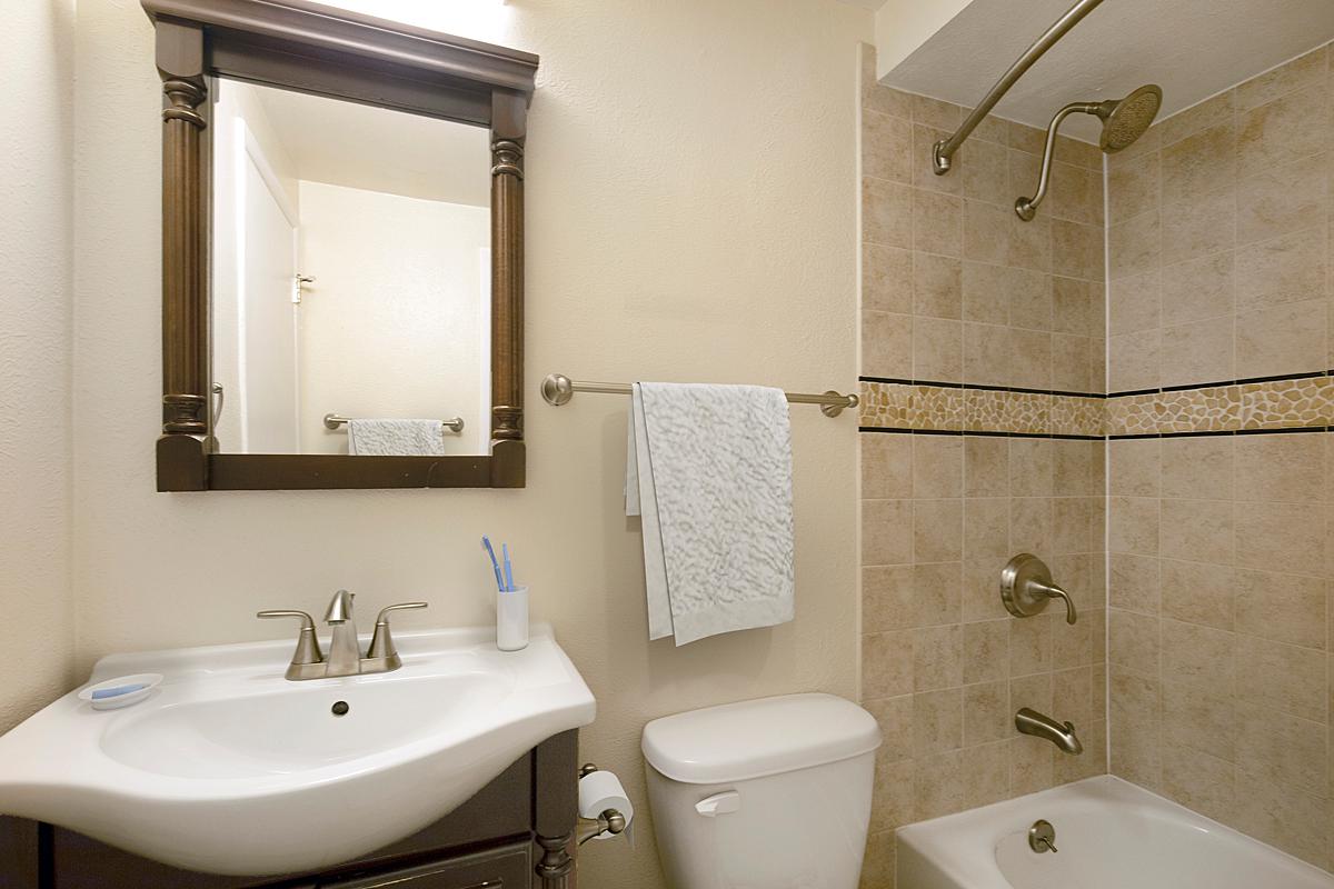 222 Logan Image 6