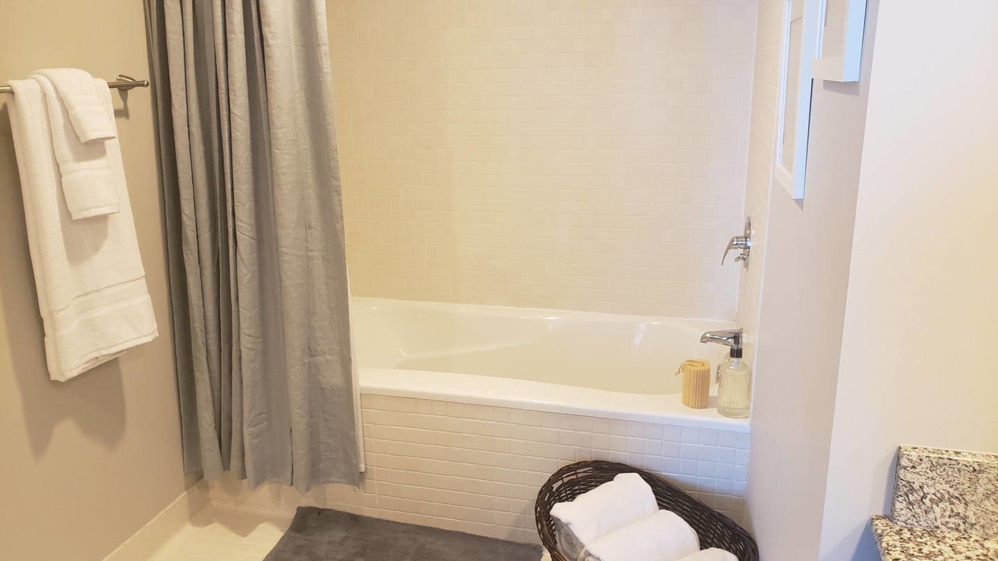 909 Walnut Image 1