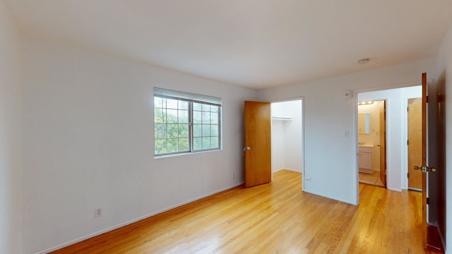 600 Oak Image 12