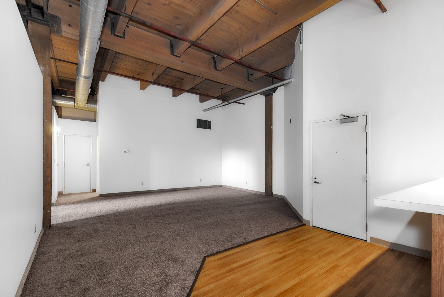 Off Broadway Apartments Image 10