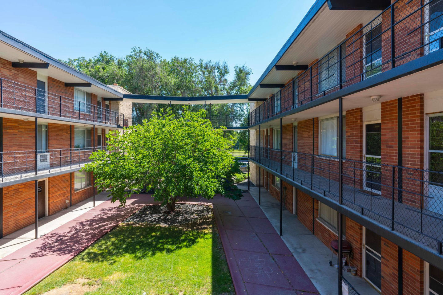 Dolphin Apartments Image 35
