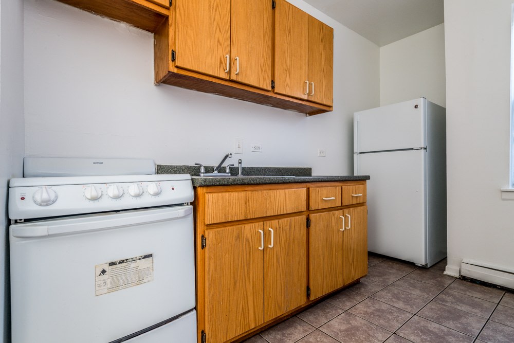 543 W 74th St Image 2