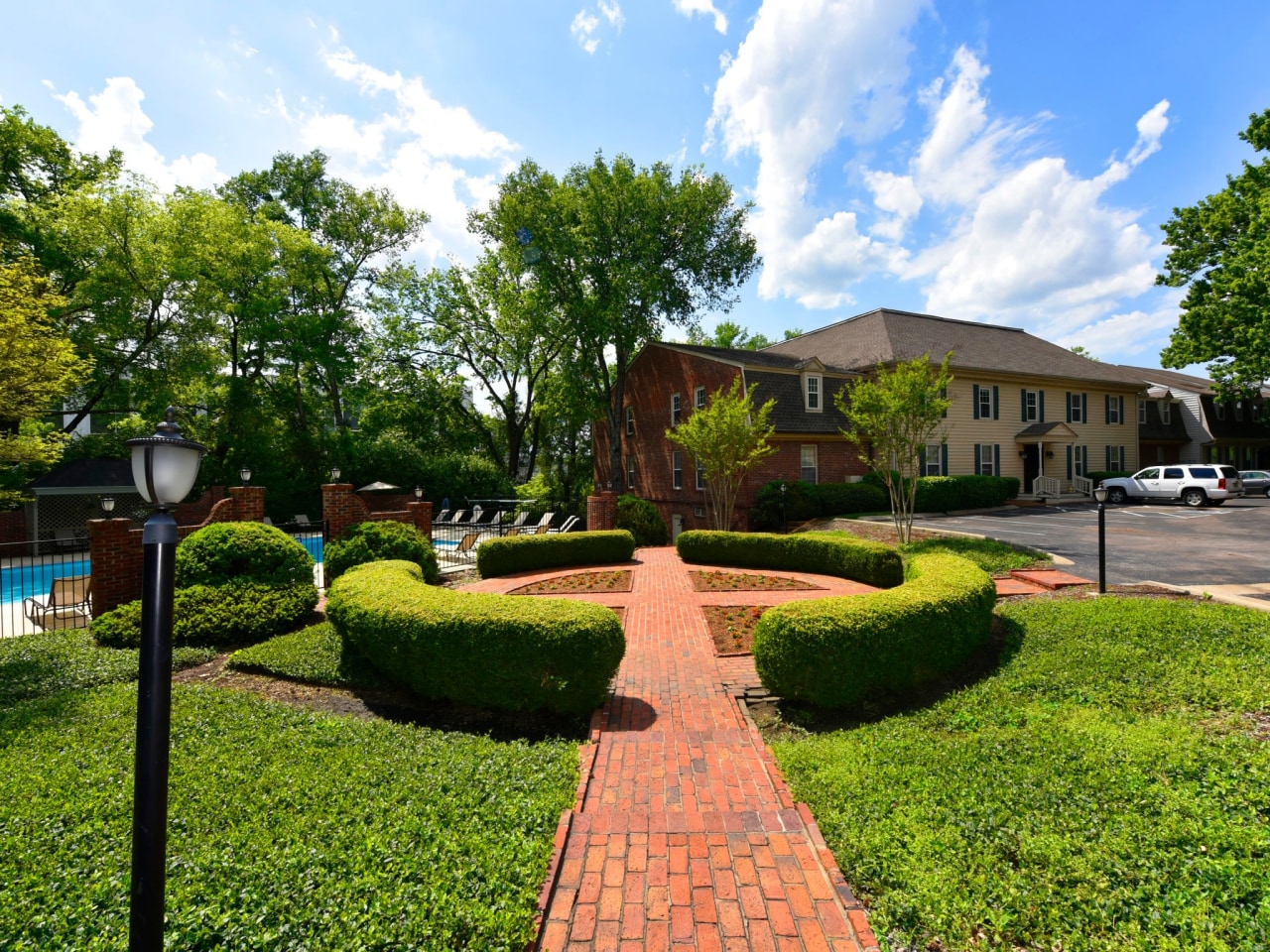 Chowning Square Image 27