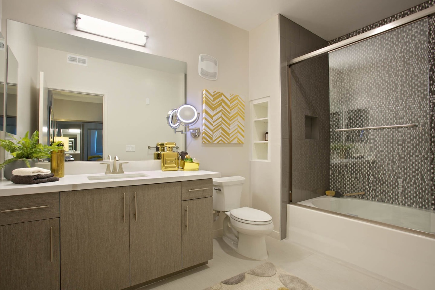 360 Luxury Apartments Image 21