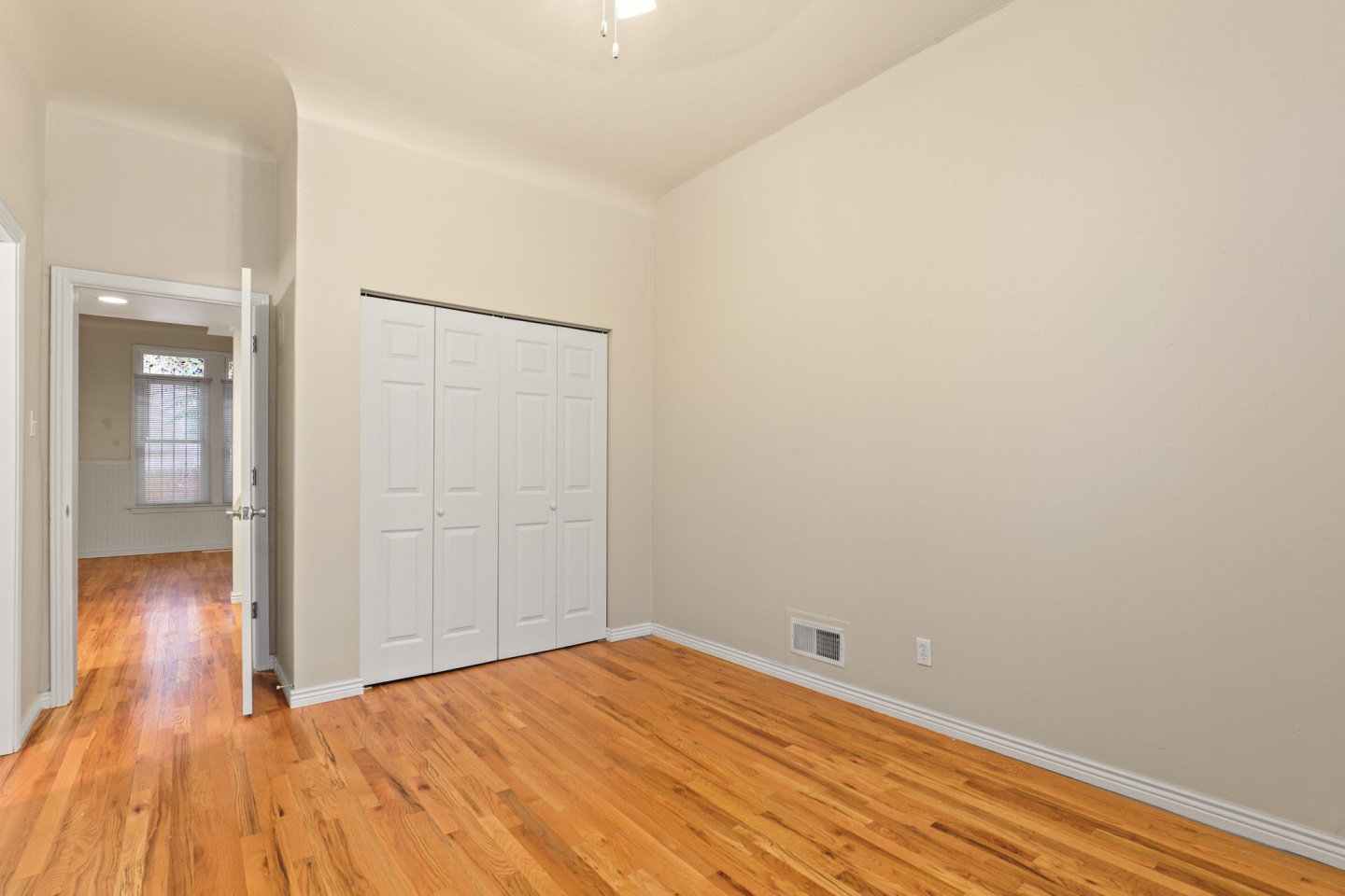 1141 Washington Image 3