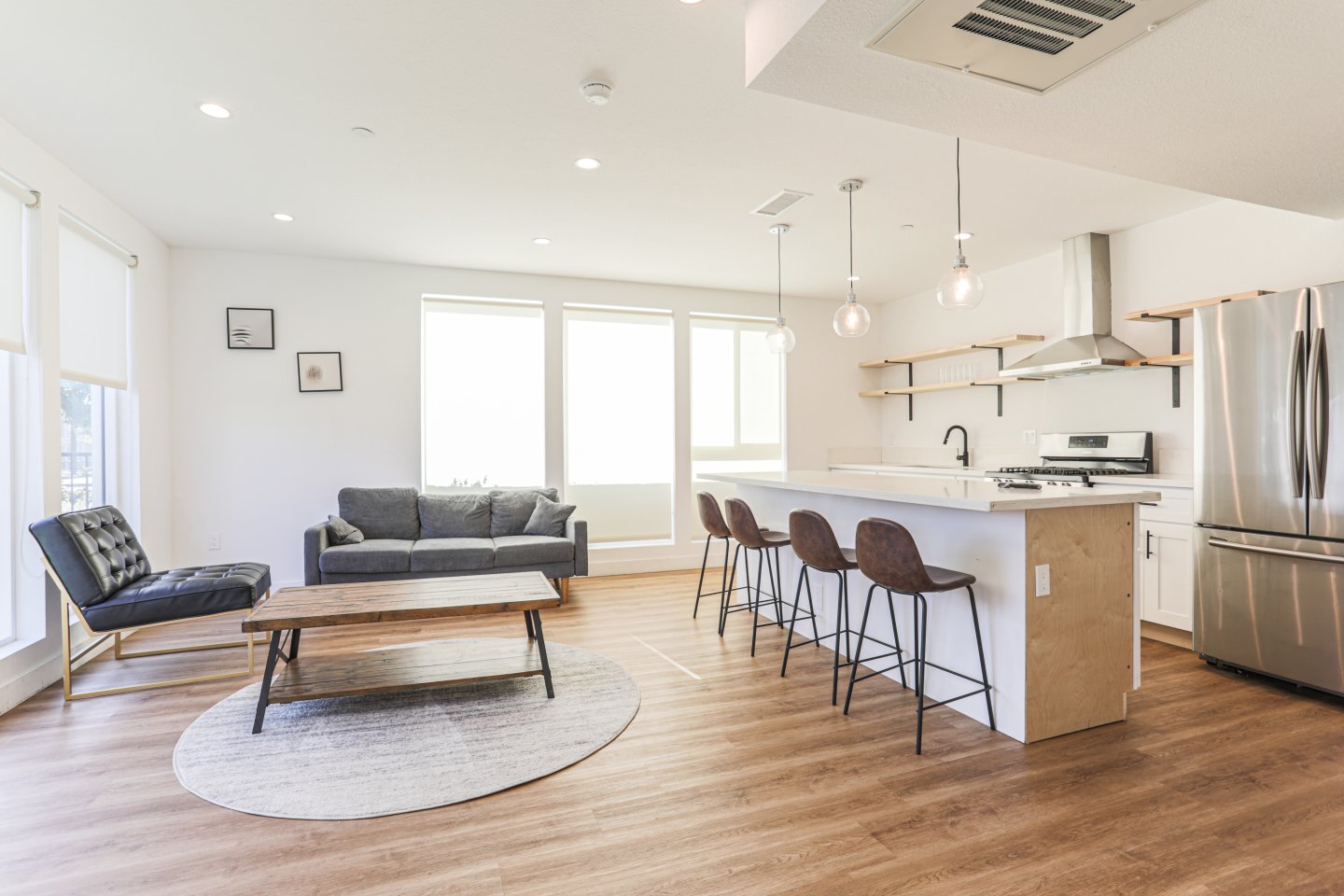 1651 W 37th Pl - Co-Living Housing Image 4
