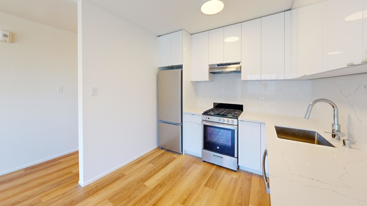 600 Oak Image 1
