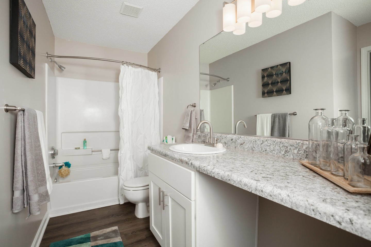 Arbors at Brookfield Apartments Image 8