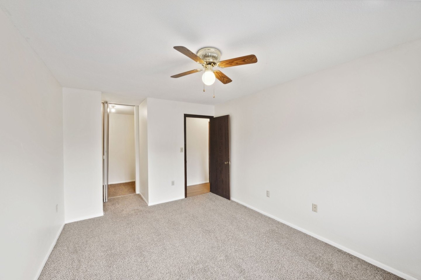 Van Dyke Apartments Image 39
