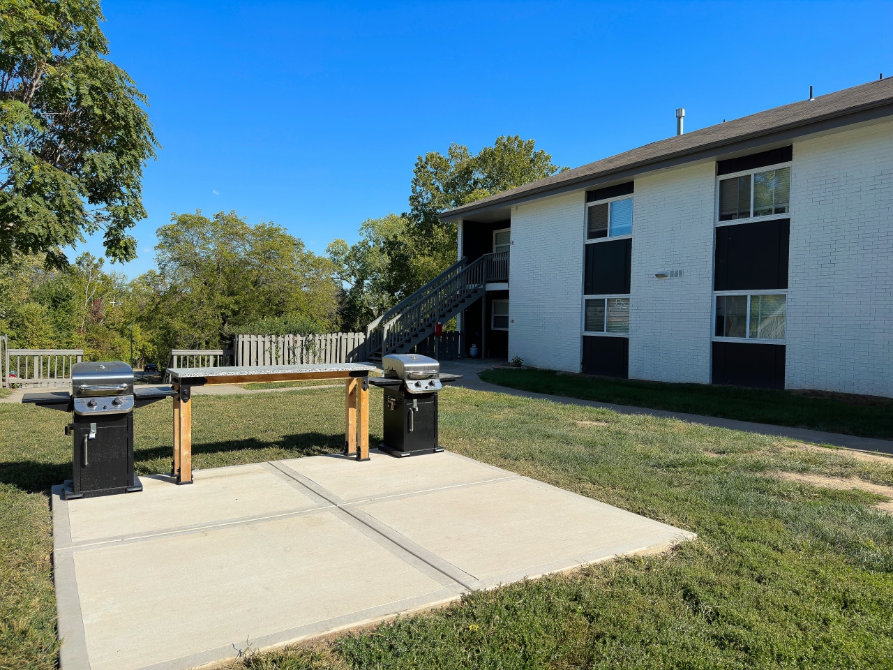 Riverside View Apartments Image 3