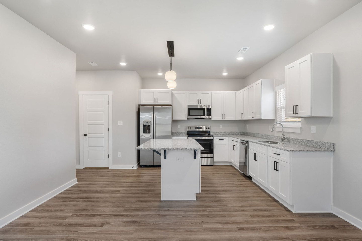 BIRDMASTER DRIVE RESIDENCES Image 6