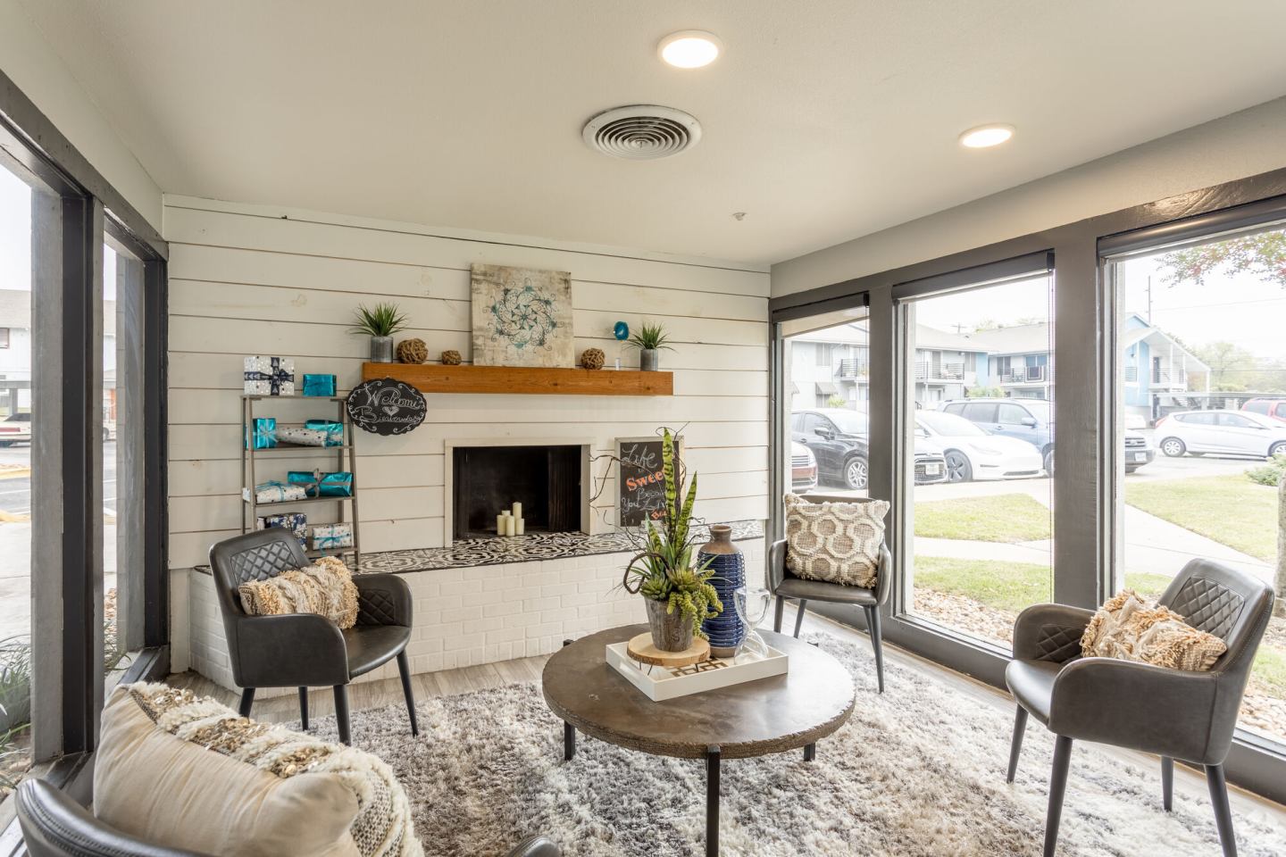 Aubry Hills Apartments Image 4