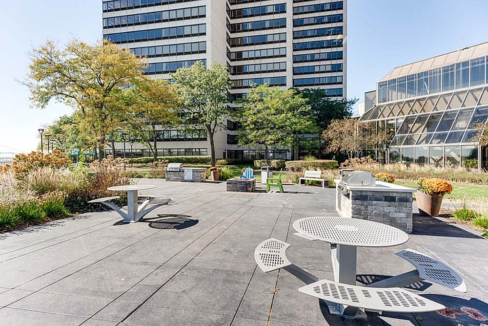 Riverfront Towers Image 53