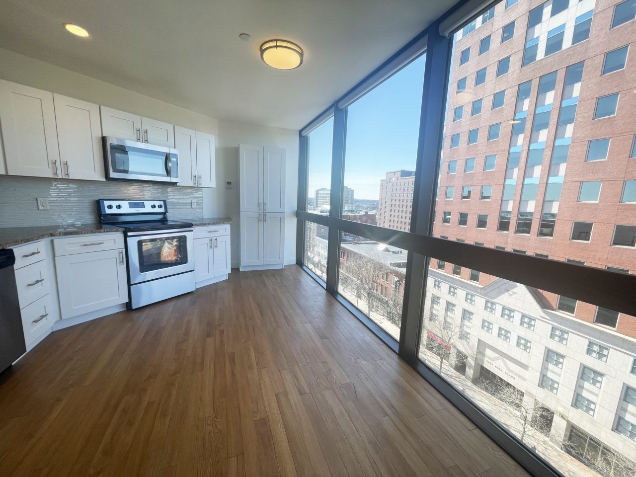 Red Oak at 875 Elm Street Image 2