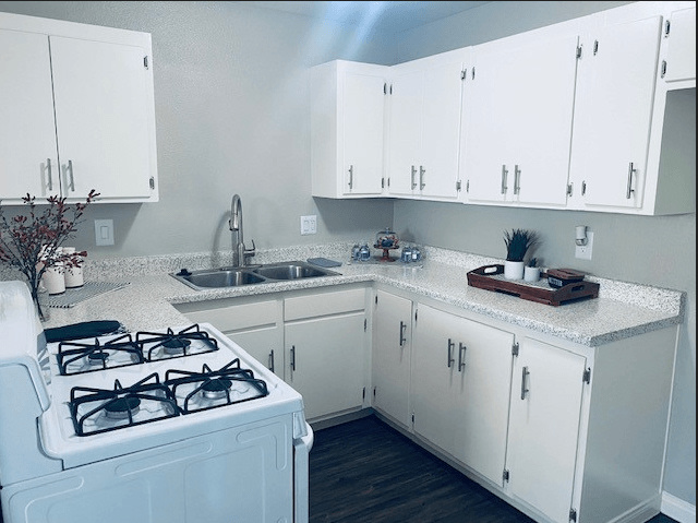 Tustin Arms Apartment Homes Image 1