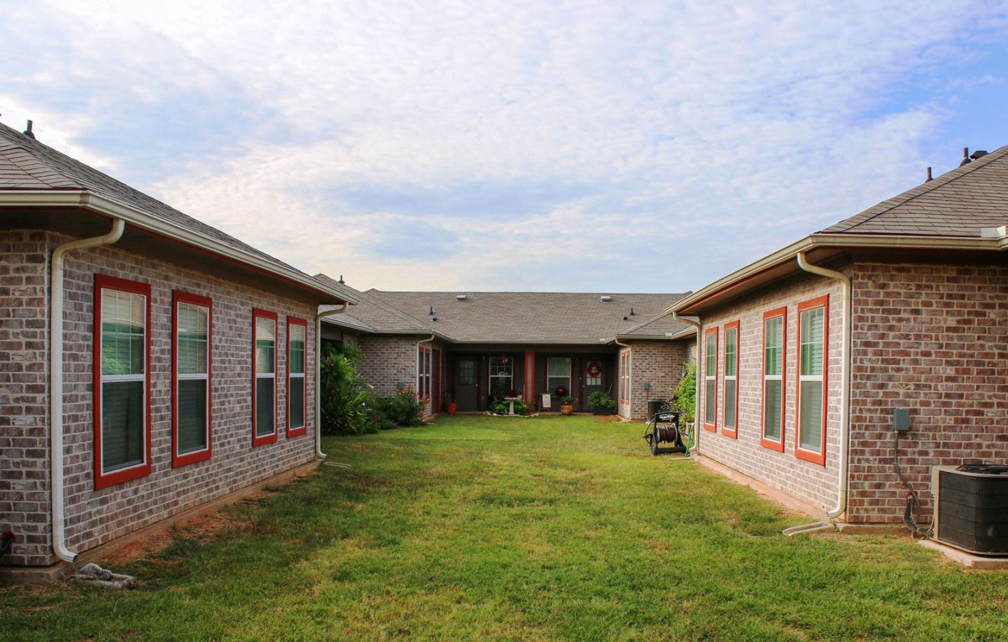 Cobblestone Manor - Senior Housing Image 4