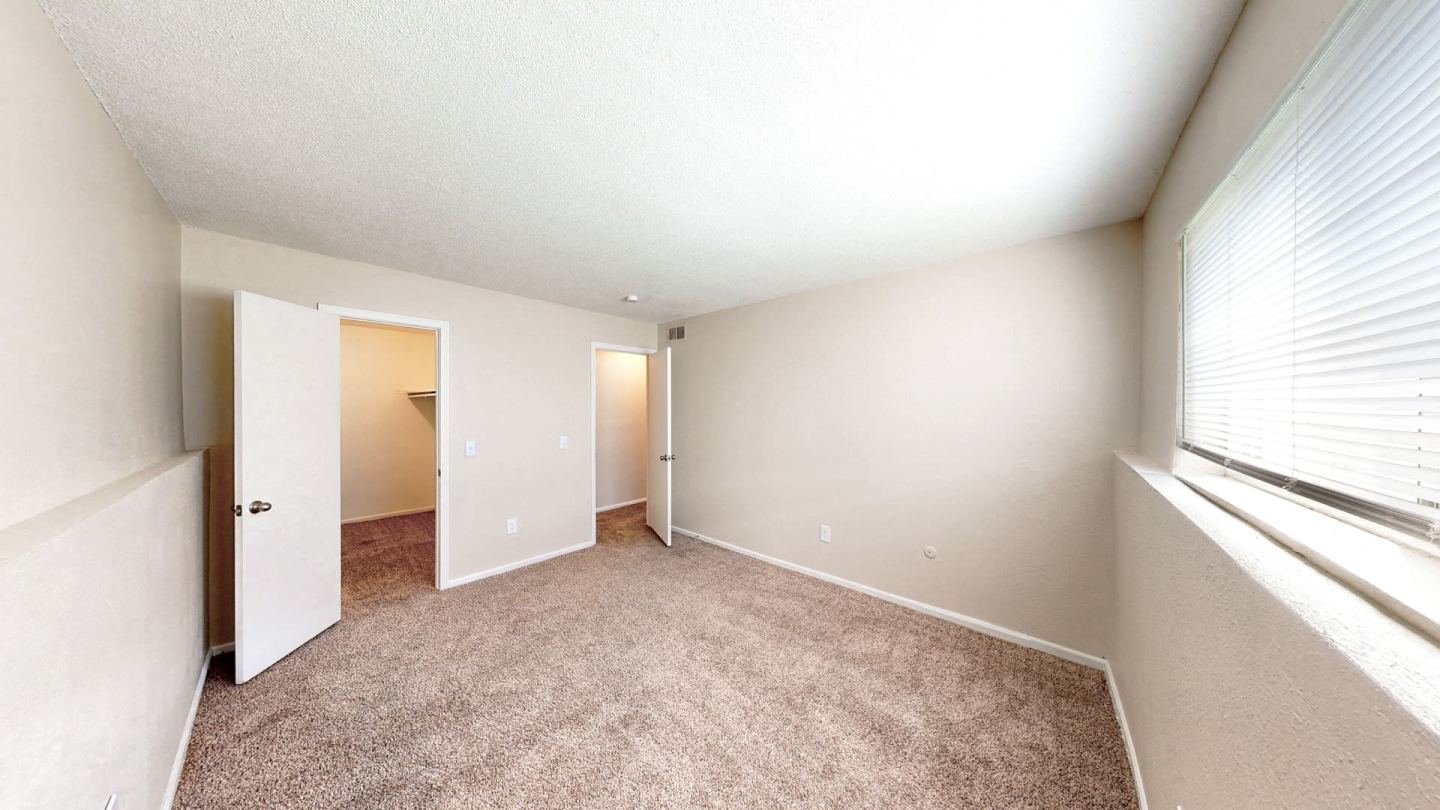 Skyline Apartments Image 28