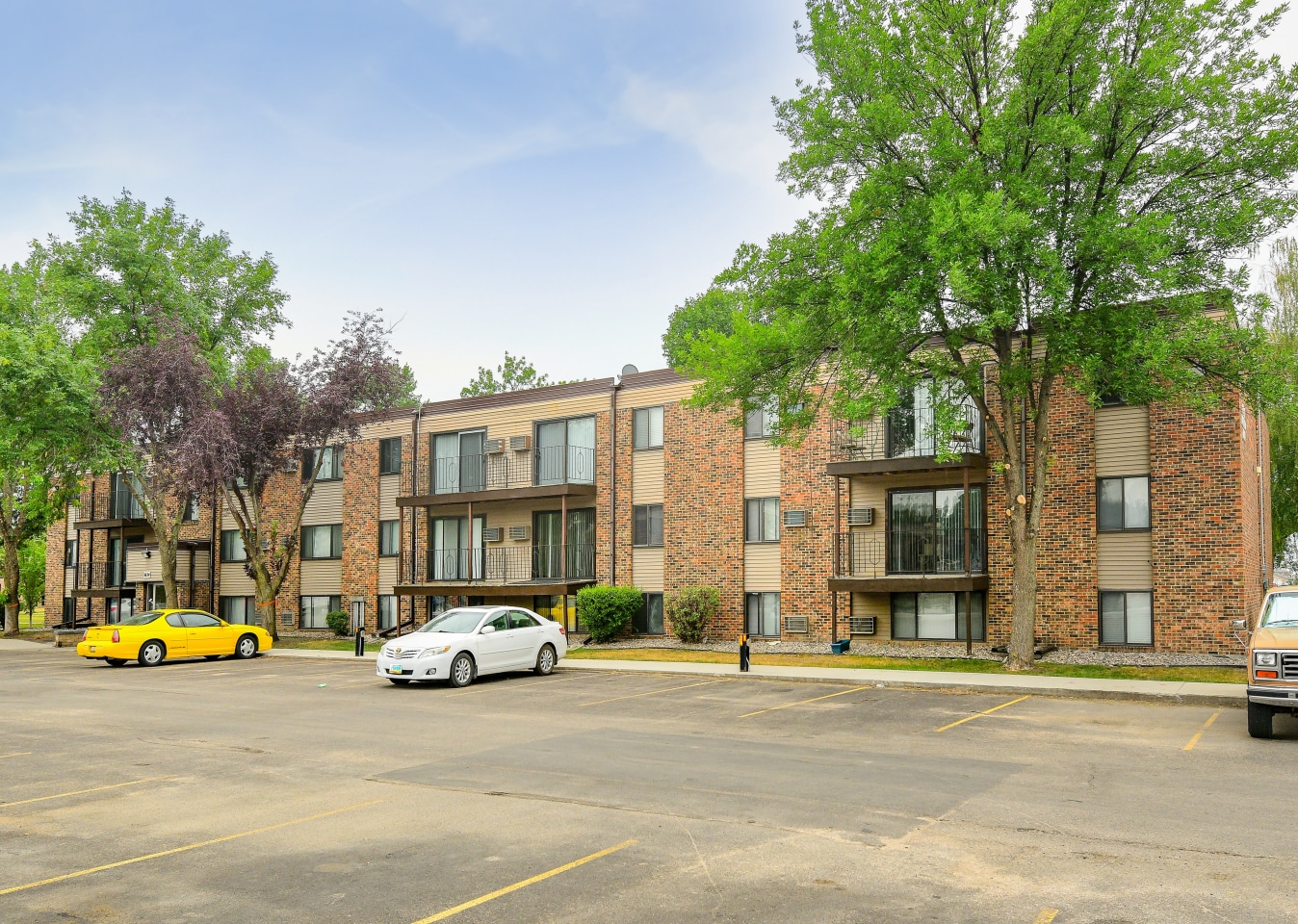 Landmark Estates Apartments Image 2