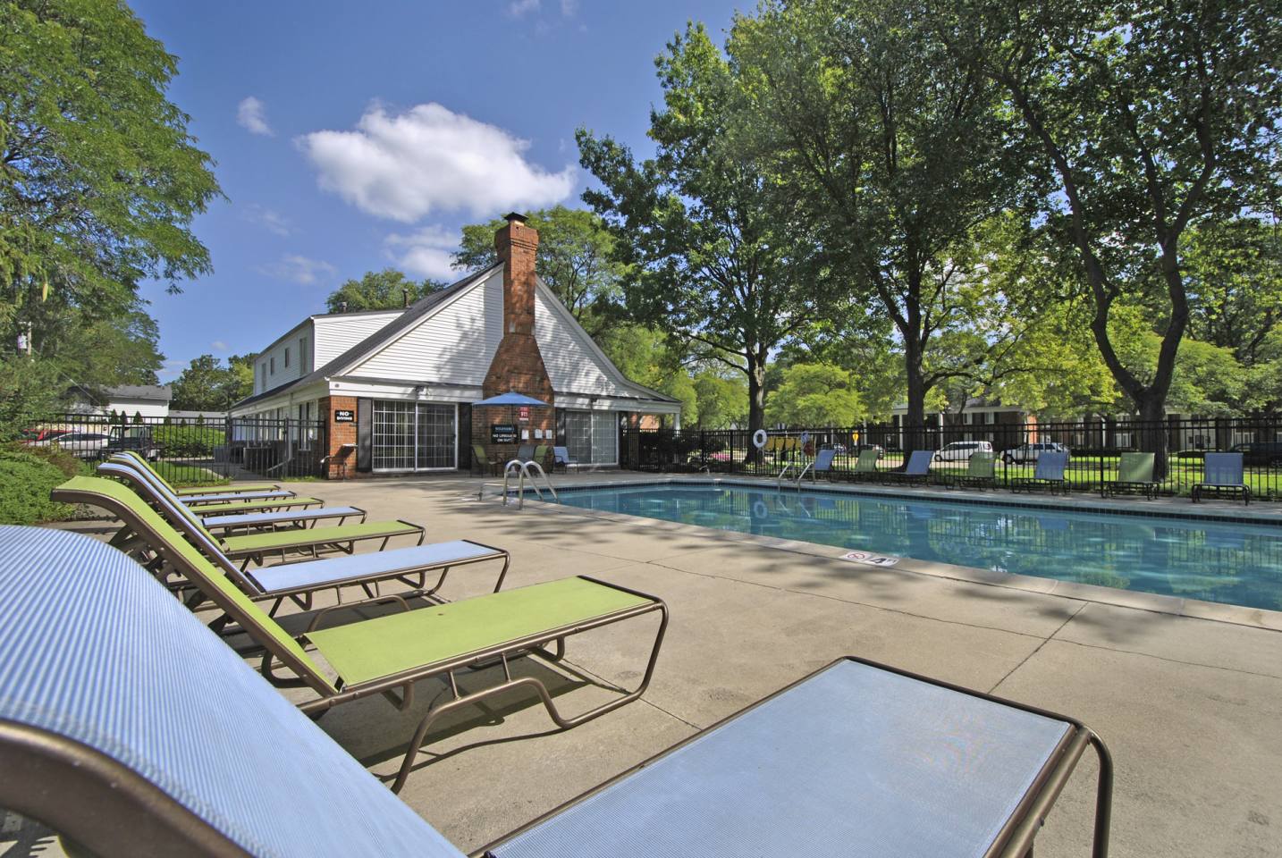 Huntley Square Image 11