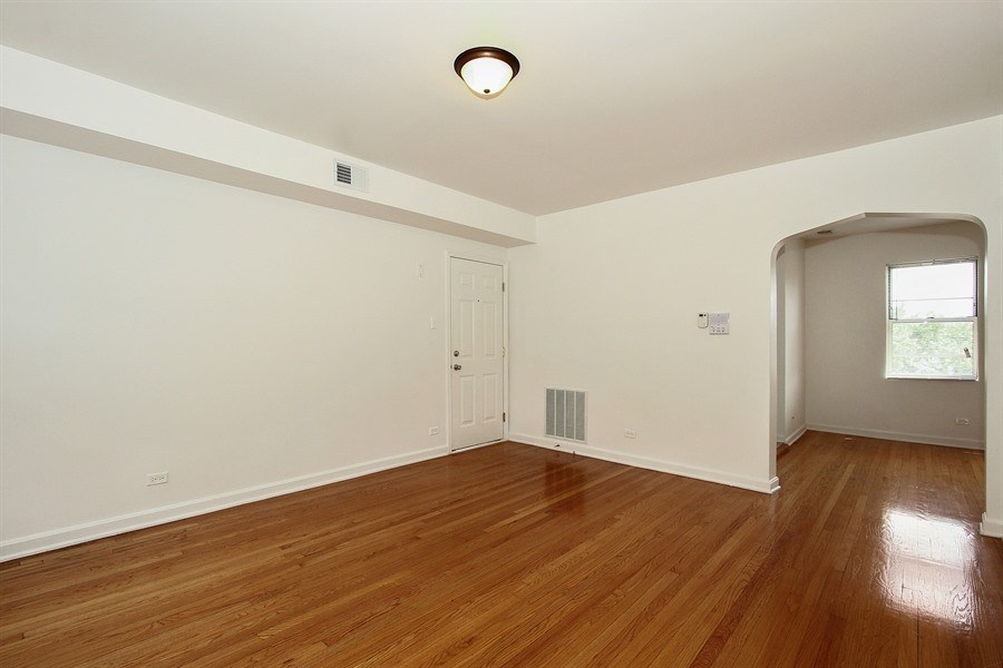 8238 S Ellis Ave Image 3