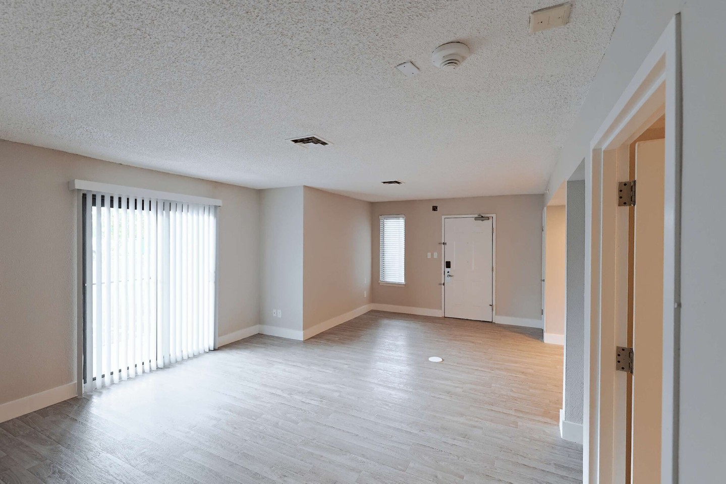 Pelican Lake Apartment Homes Image 12