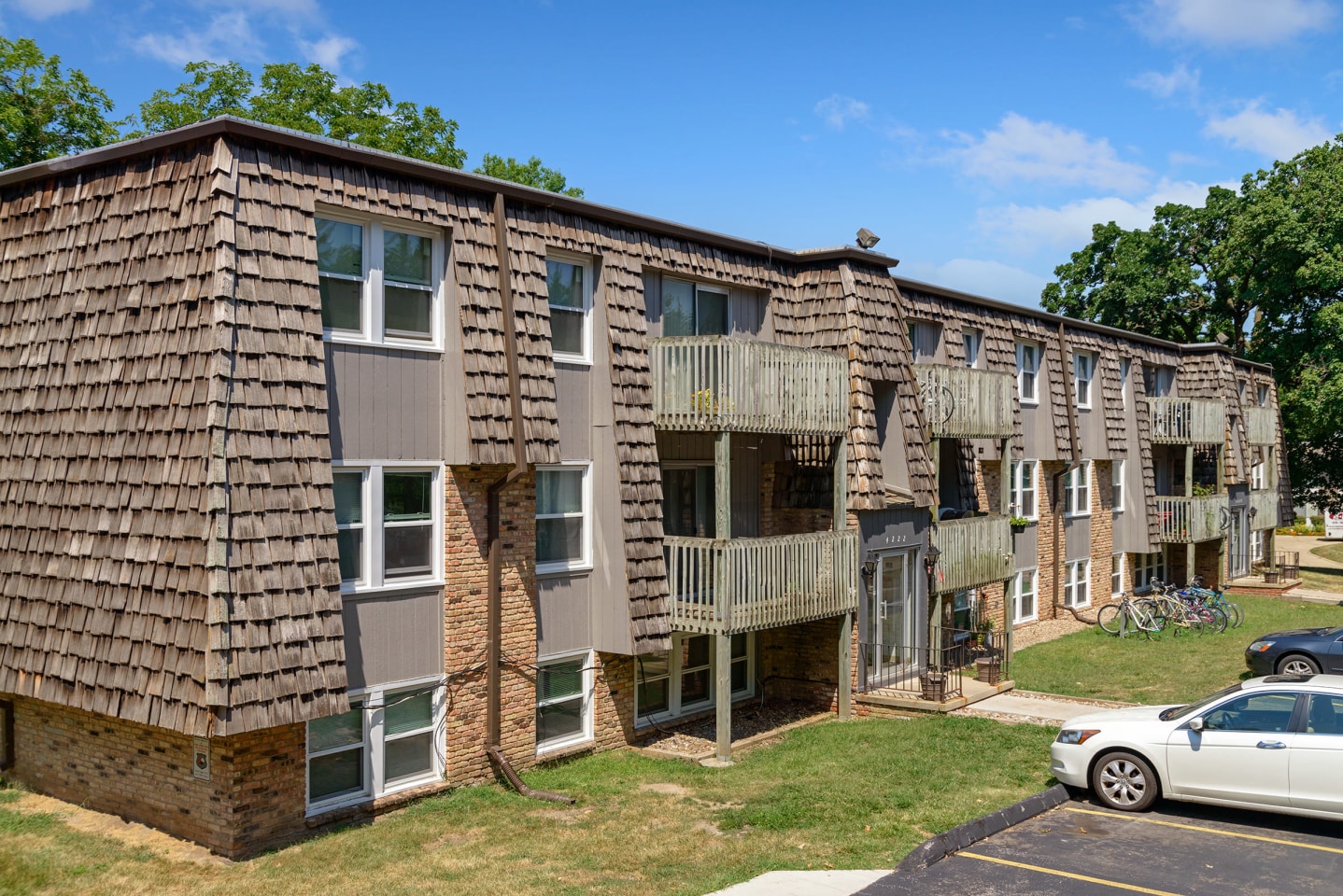 The 4220 Grand Apartments Image 3