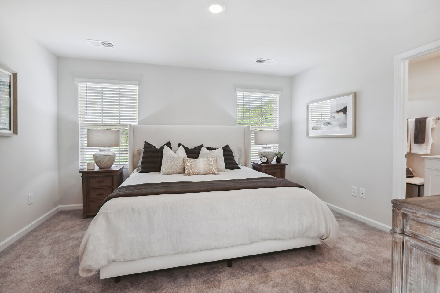 L'Attitude 34 Greenville Image 20
