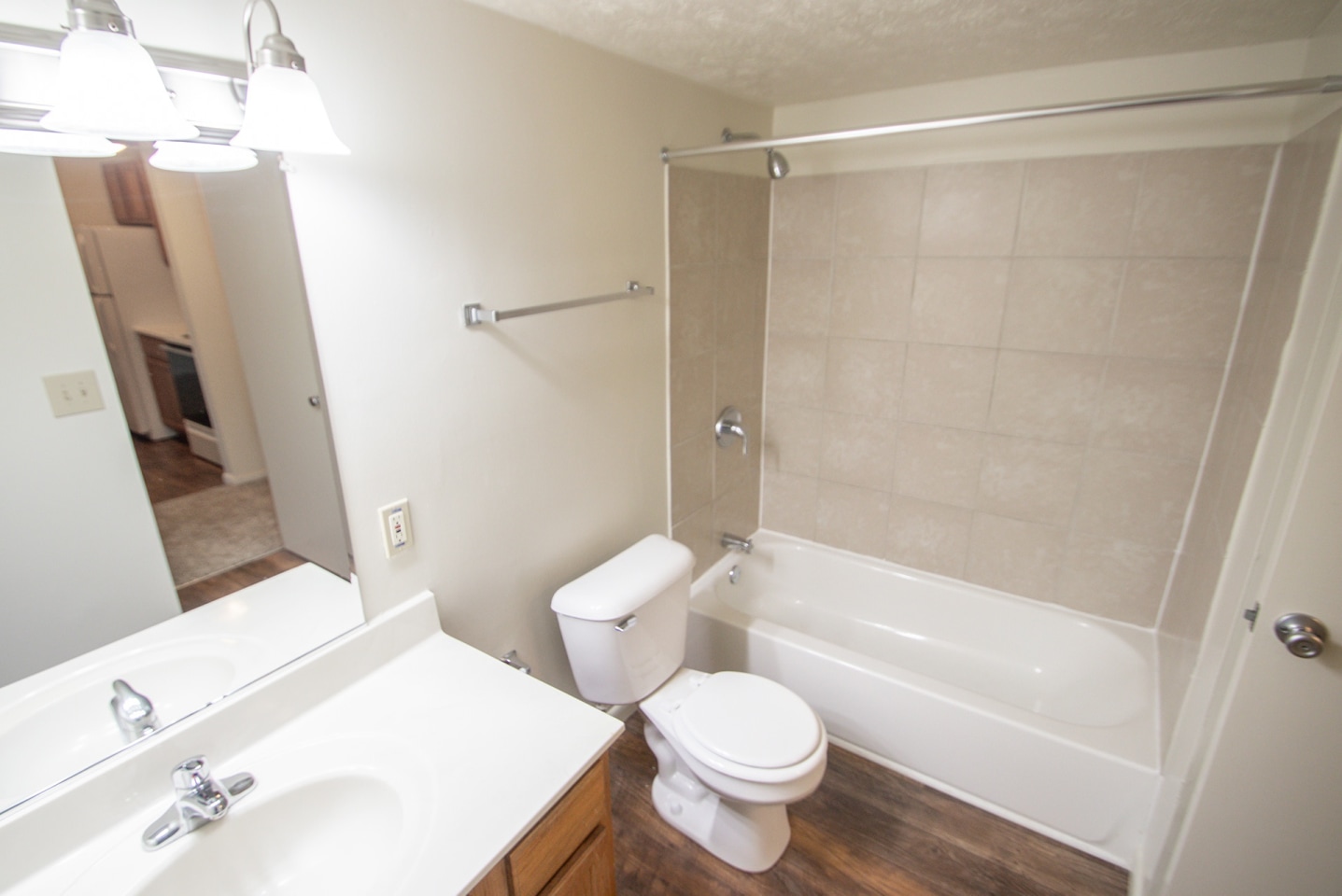 Blue Grass Manor Image 41