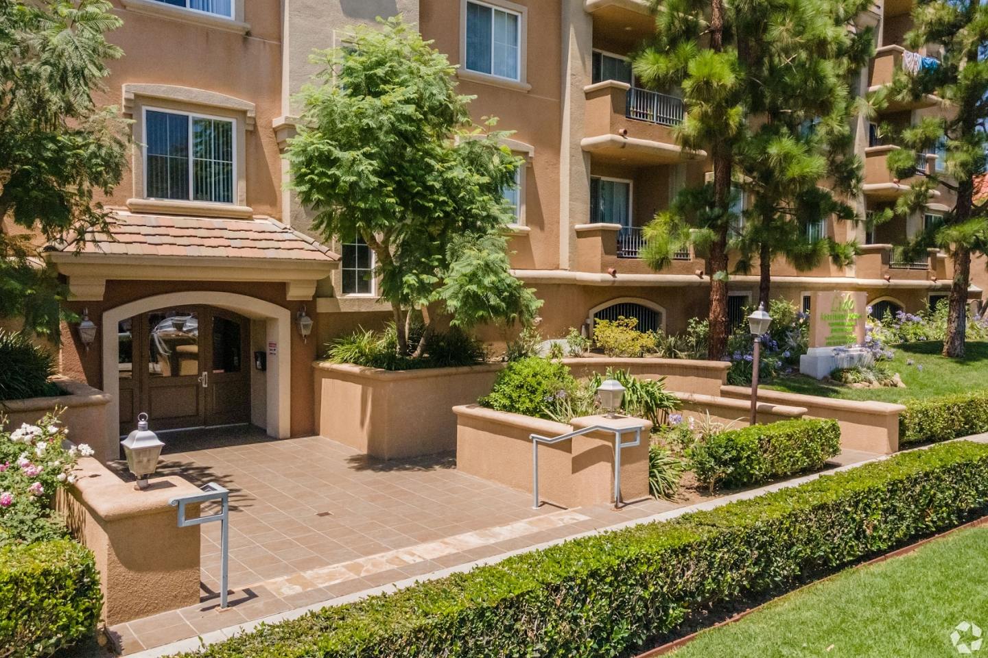 3623 Jasmine Avenue Image 3