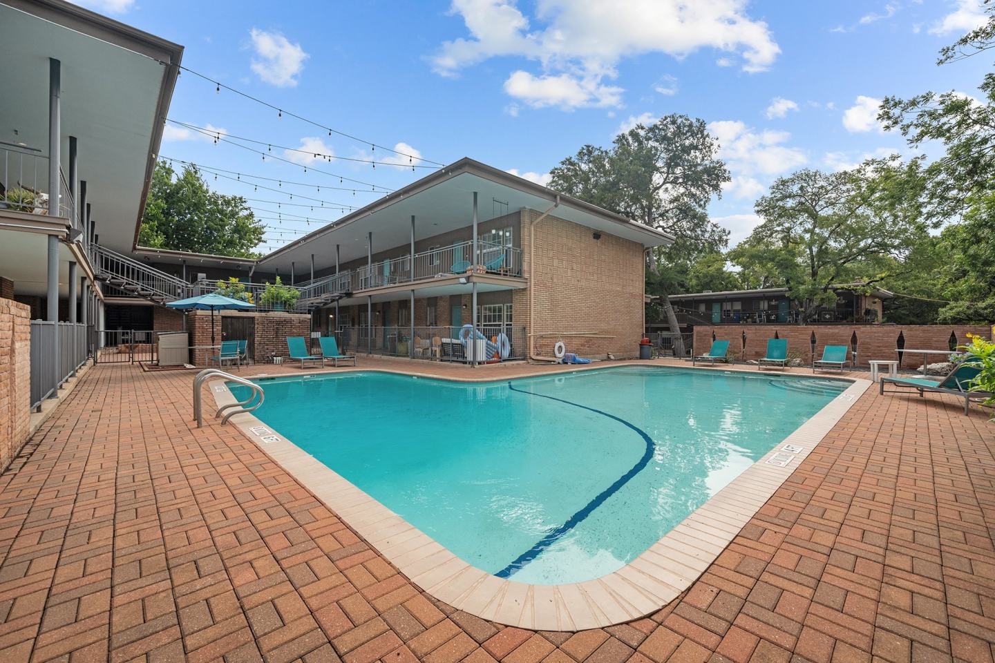 Enfield Court Apartments Image 9