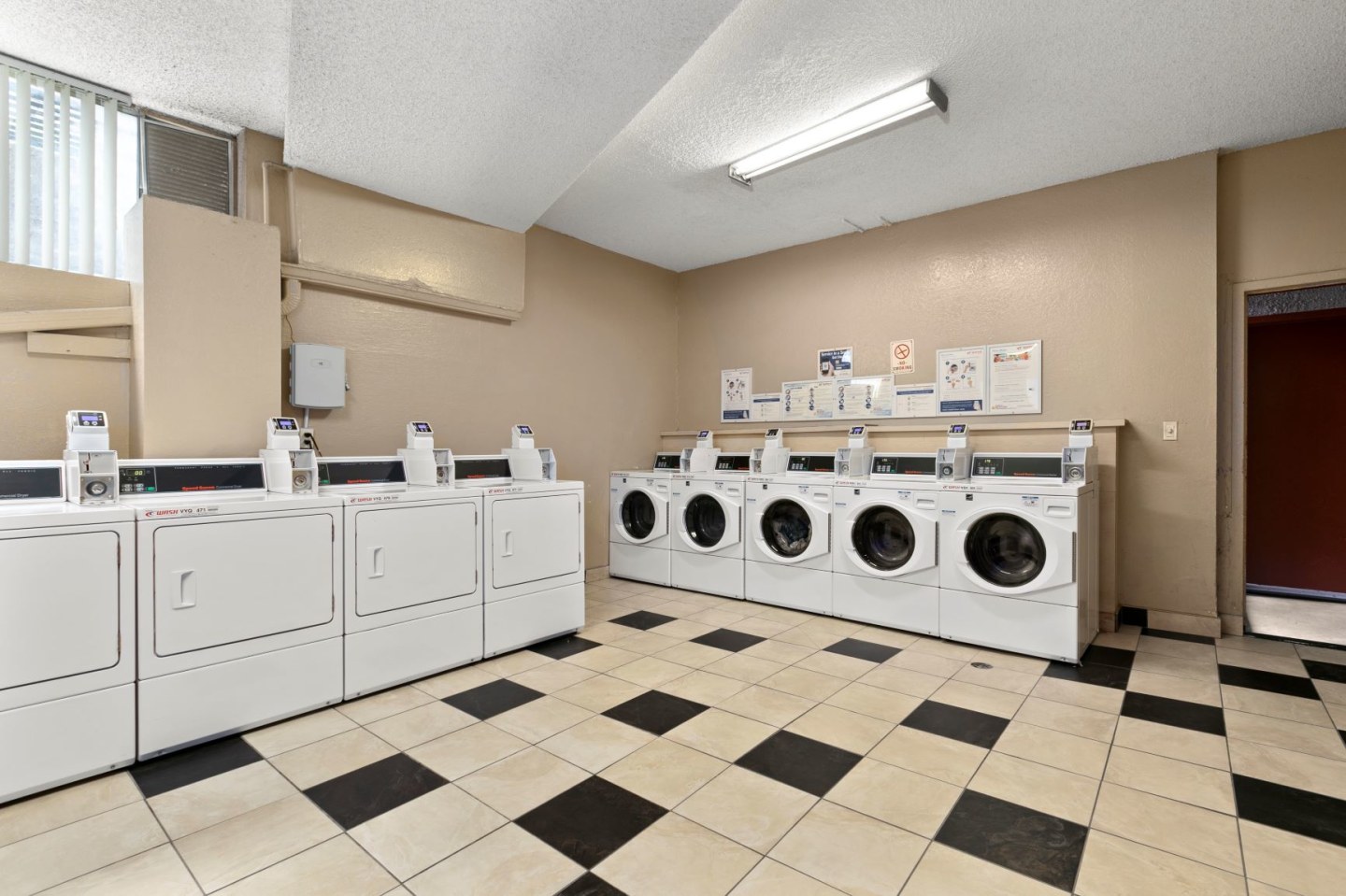 Topanga Canyon Apartments Image 35
