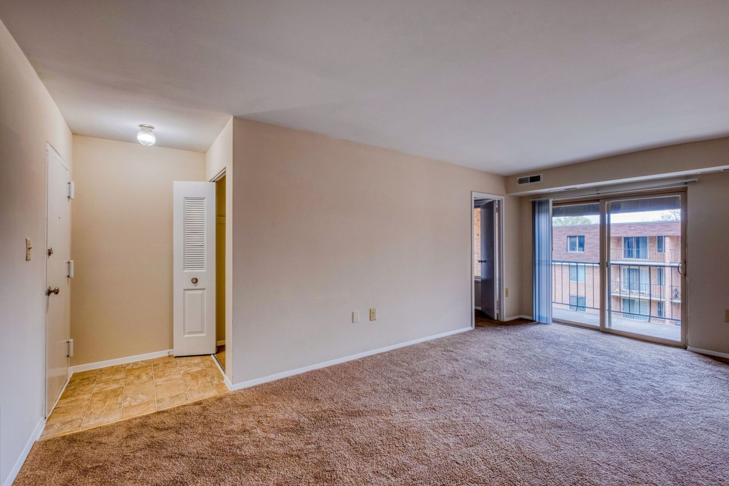 Oakton Park Apartments Image 4
