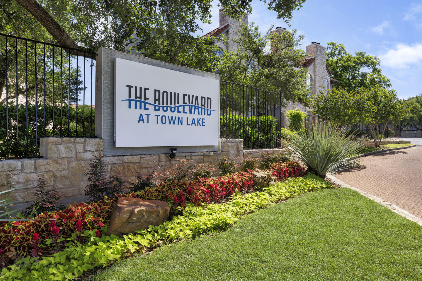 The Boulevard At Town Lake Image 29