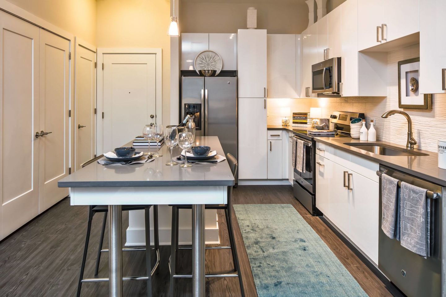 Society Westshore Apartments Image 7