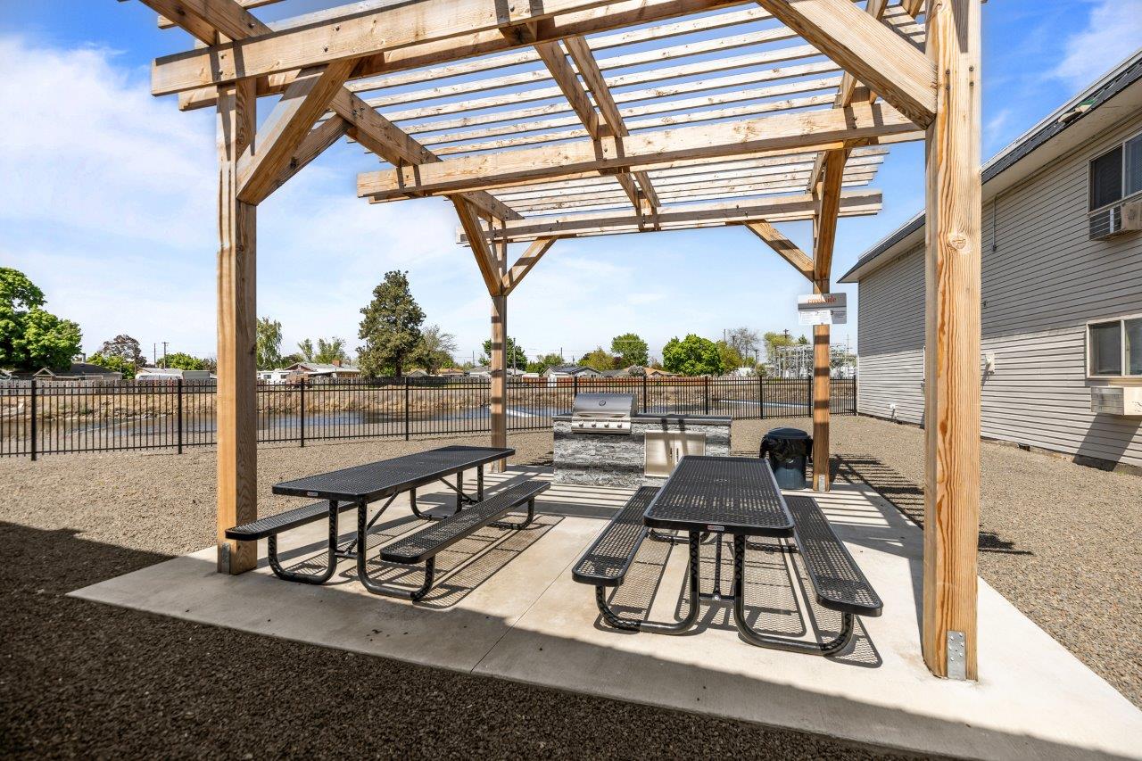Creekside Apartments Image 4