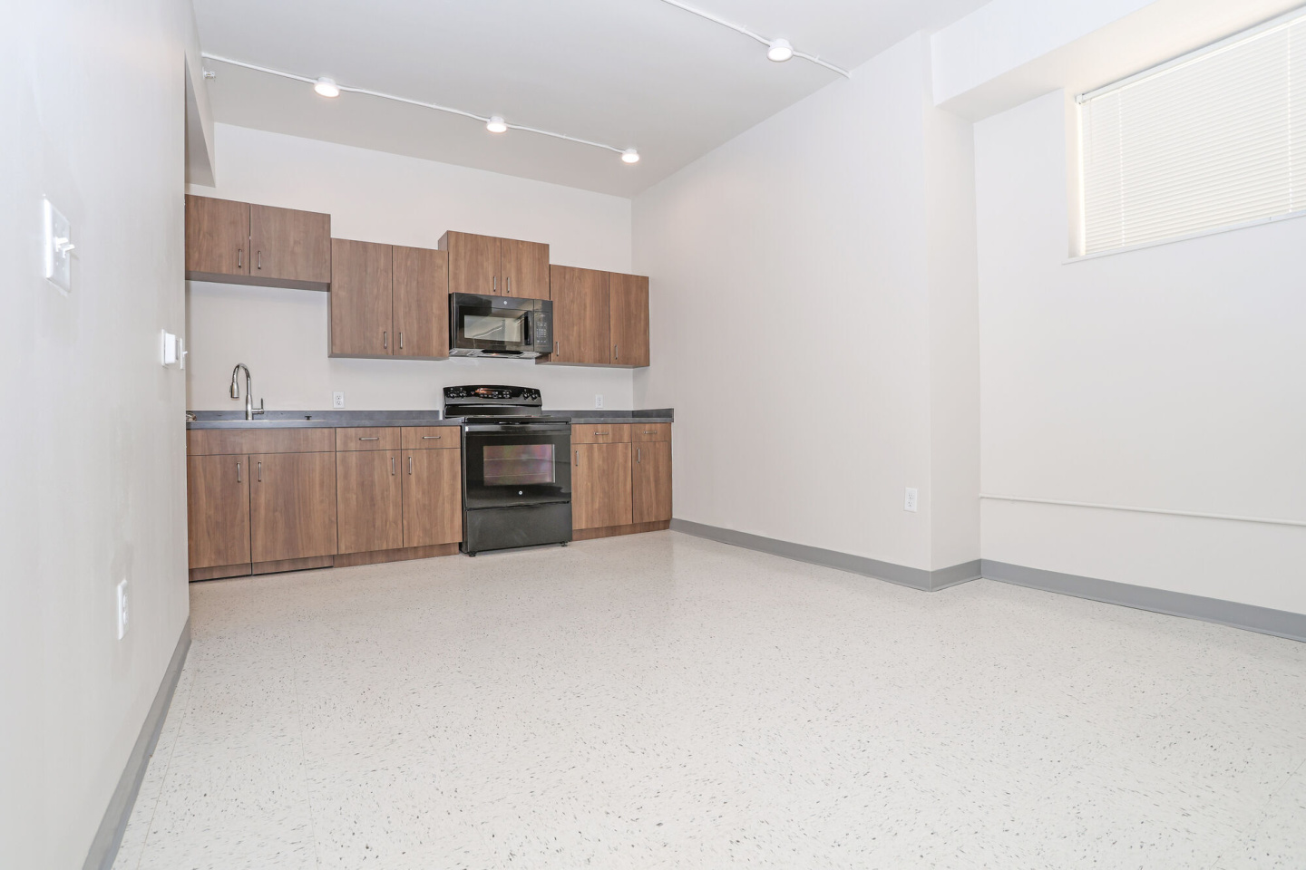 Landmark 301-Senior Living Image 38