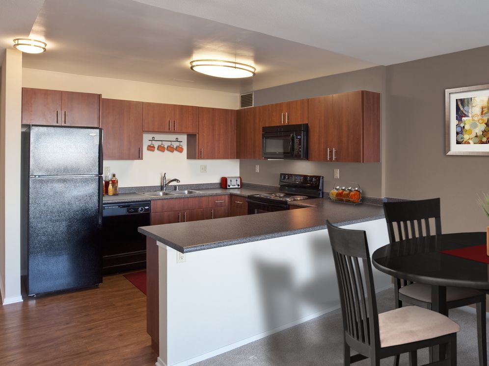 Avalon Sunset Towers Image 16