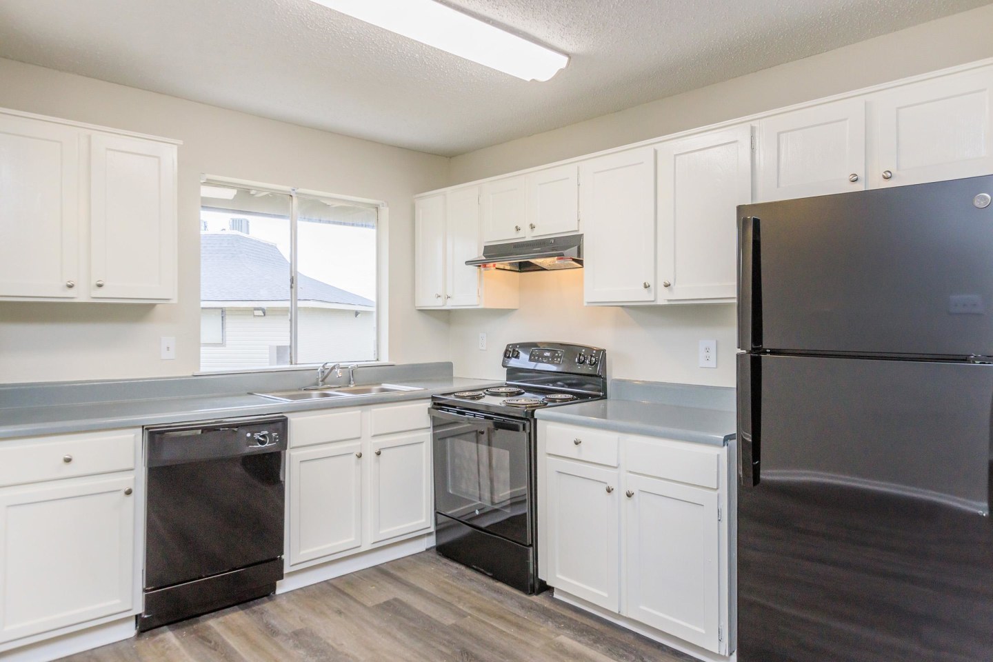 Emerald Ridge Apartments Image 1