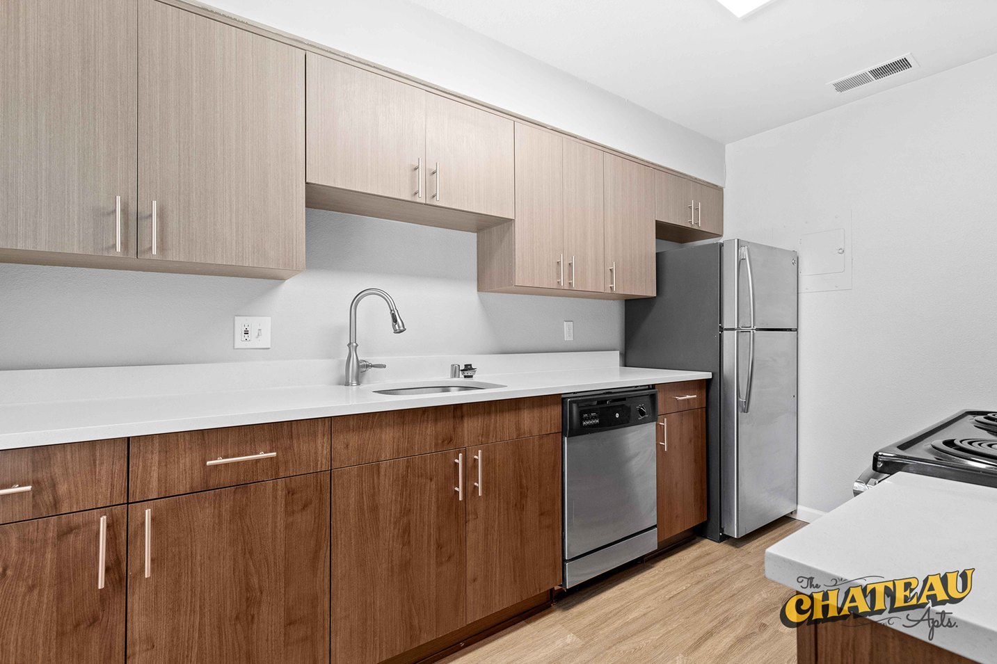 Chateau Apartments Image 11