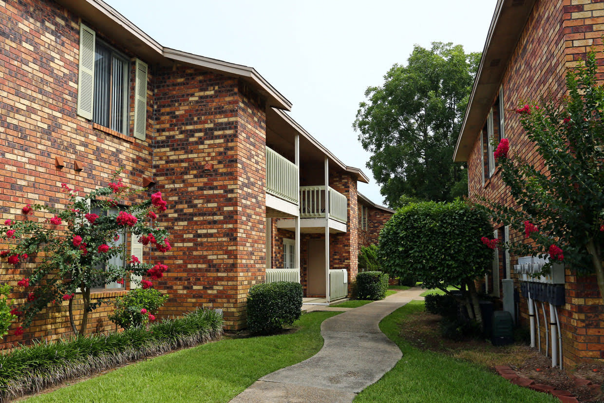 Briarwood Condominiums Image 1