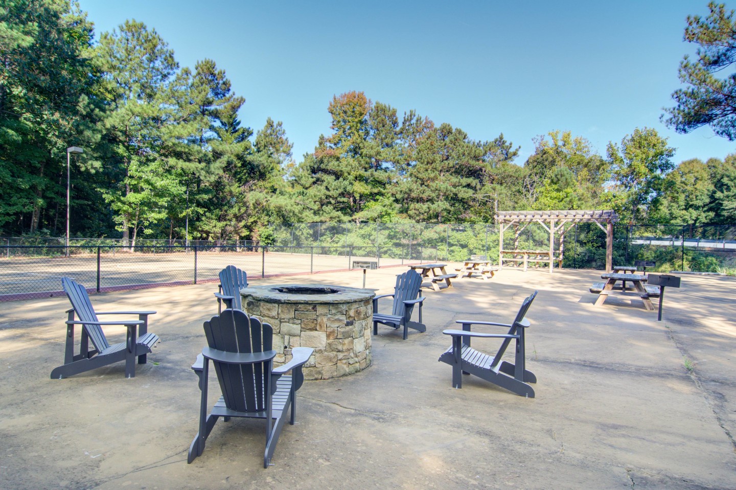 The 1800 at Barrett Lakes Apartments Image 35